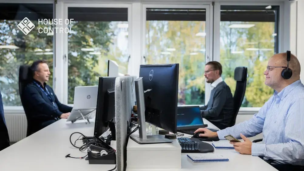 people-sitting-down-looking-at-their-screens